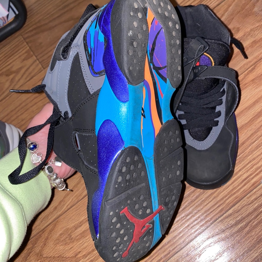Jordan Sneakers - Picture 2 of 2